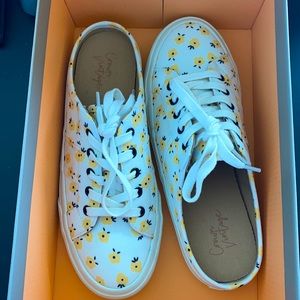 crown vintage yellow flower shoes